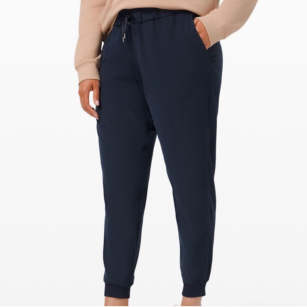 - NWT Lululemon On The Fly Jogger 28” *Woven Size 4